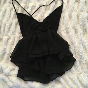 black v neck flowy crop top